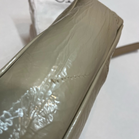 Charles David patent Leather Tan color Clutch/ Wristlet with DustBag! - Picture 6 of 16